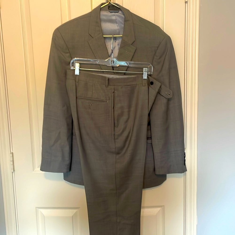 Tommy Hilfiger Gray suit